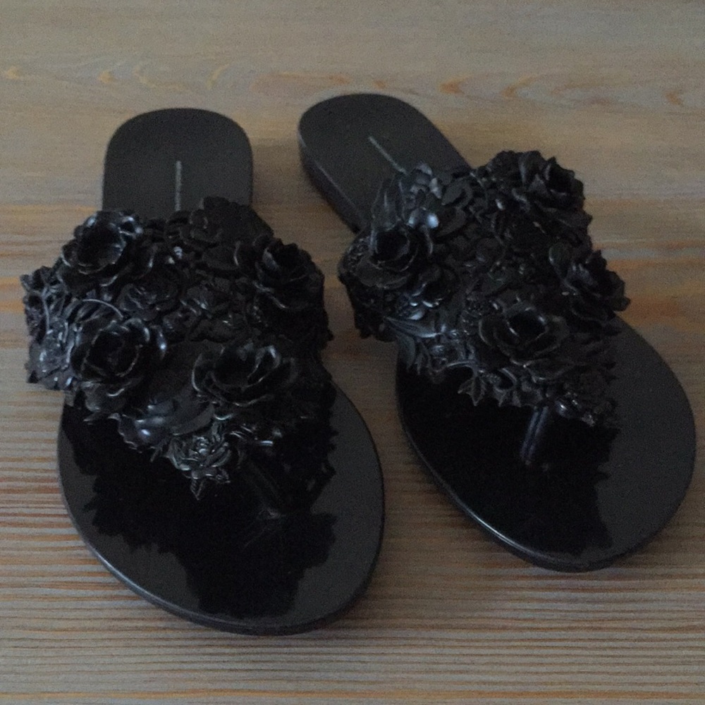 Melissa Black Sandal Sz 6